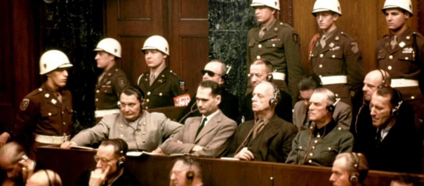 Μαζική αντίδραση κατά του σκανδάλου του κορωνοϊού: Χιλιάδες γιατροί και δικηγόροι ξεκινούν νέα δίκη της Νυρεμβέργης